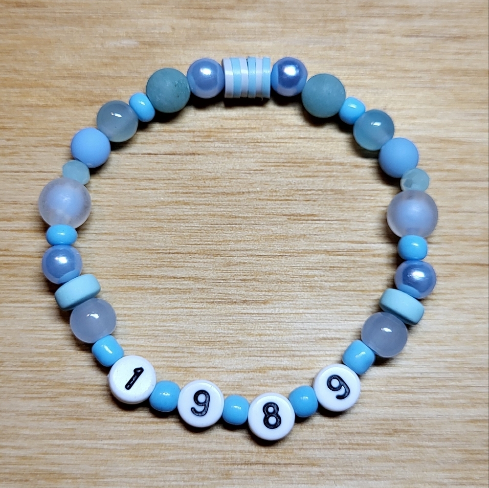 1989- Taylor Swift Friendship Bracelet, Size 6"